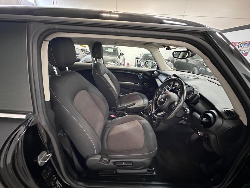 MINI HATCH