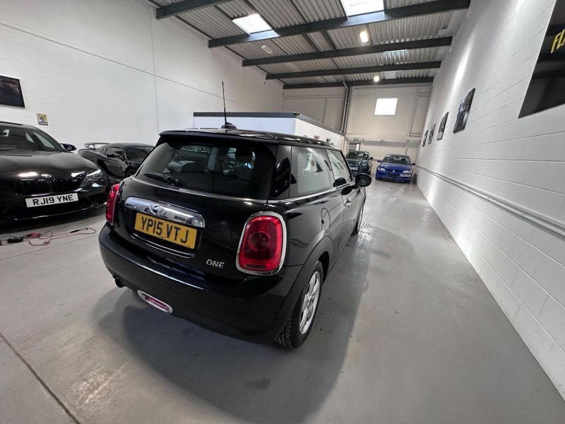 MINI HATCH