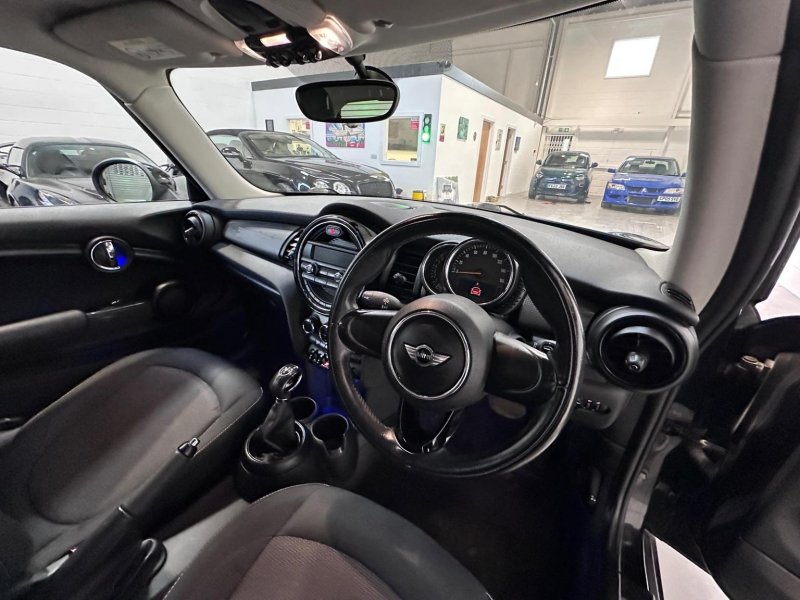 MINI HATCH