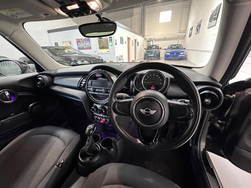 MINI HATCH