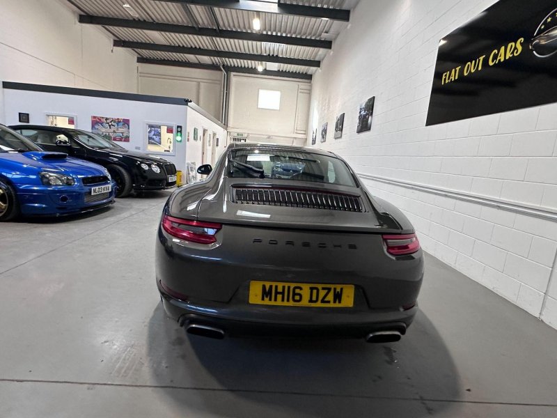 PORSCHE 911