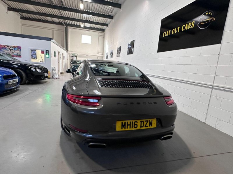 PORSCHE 911