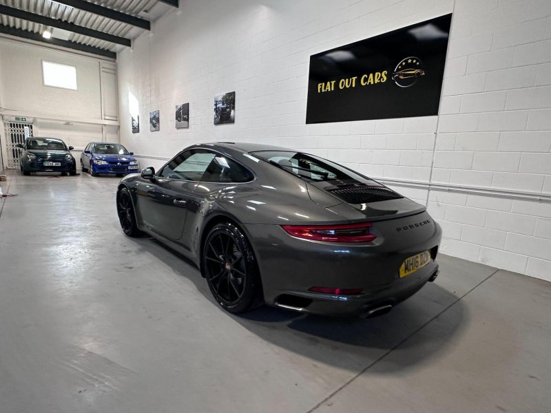 PORSCHE 911
